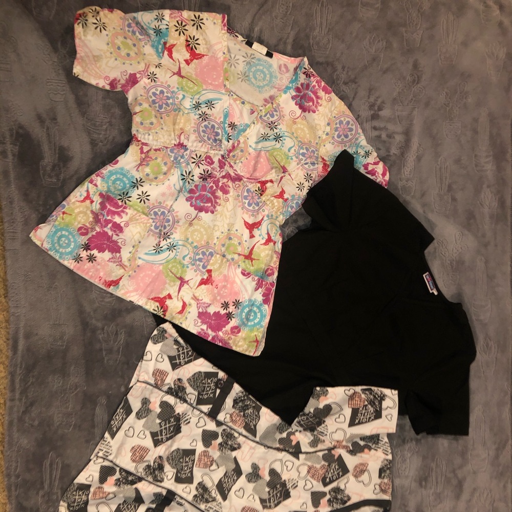 Scrub top bundle! 😍 all size SMALL